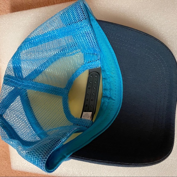 Roxy SnapBack - Picture 2 of 2